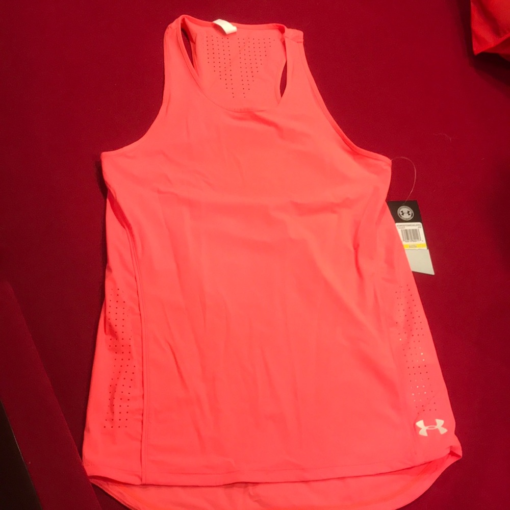 Women’s Under Armour fitted heat gear tank top